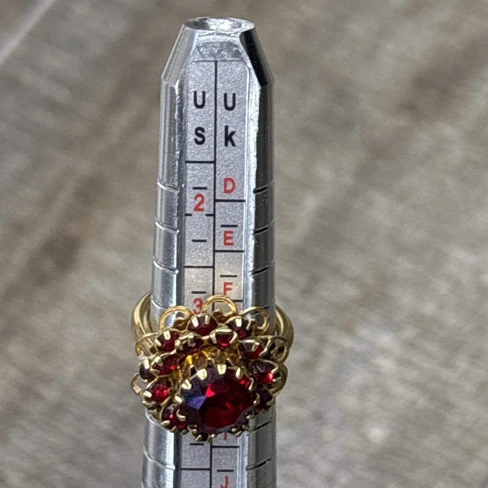 Vintage Sarah Coventry Burgundy Rhinestone Ring Gold Tone Size 3-4 W/ Box